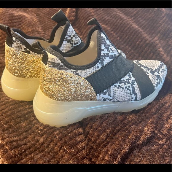 Steve Madden sneakers, gold glitter on heel, snake print - Picture 6 of 6